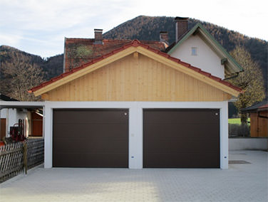 Satteldach mit Dachziegel rot